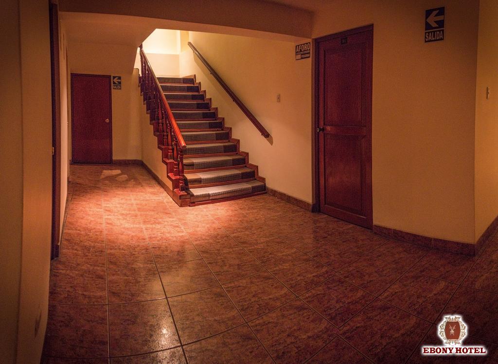 Ebony Hotel Уарас Екстер'єр фото