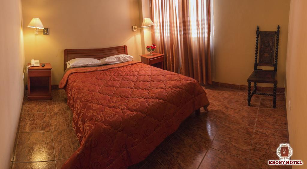 Ebony Hotel Уарас Екстер'єр фото