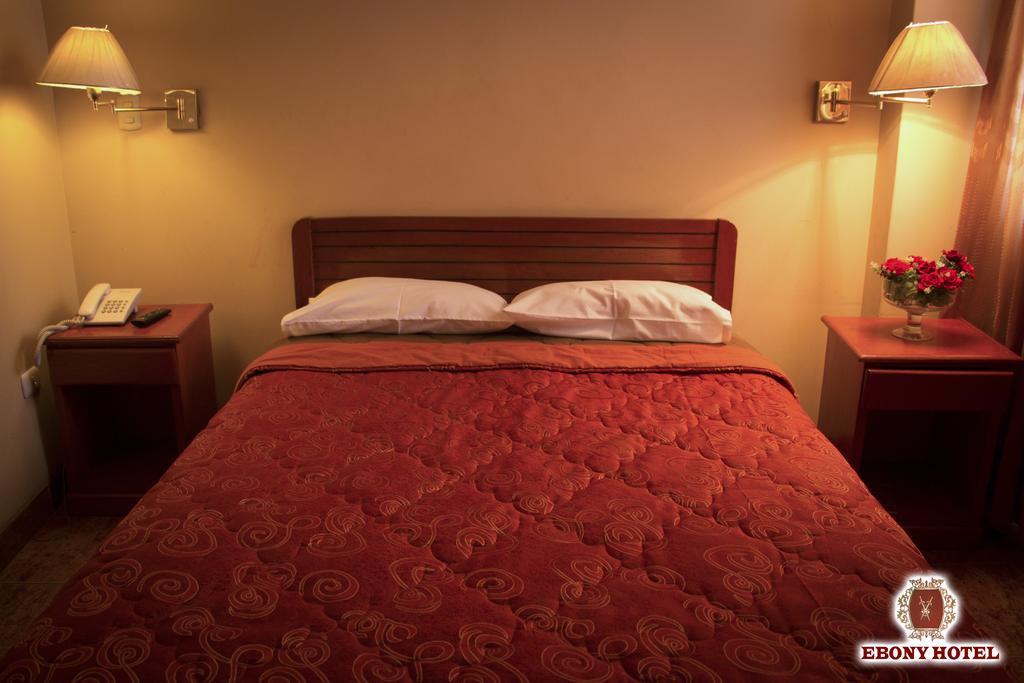 Ebony Hotel Уарас Екстер'єр фото