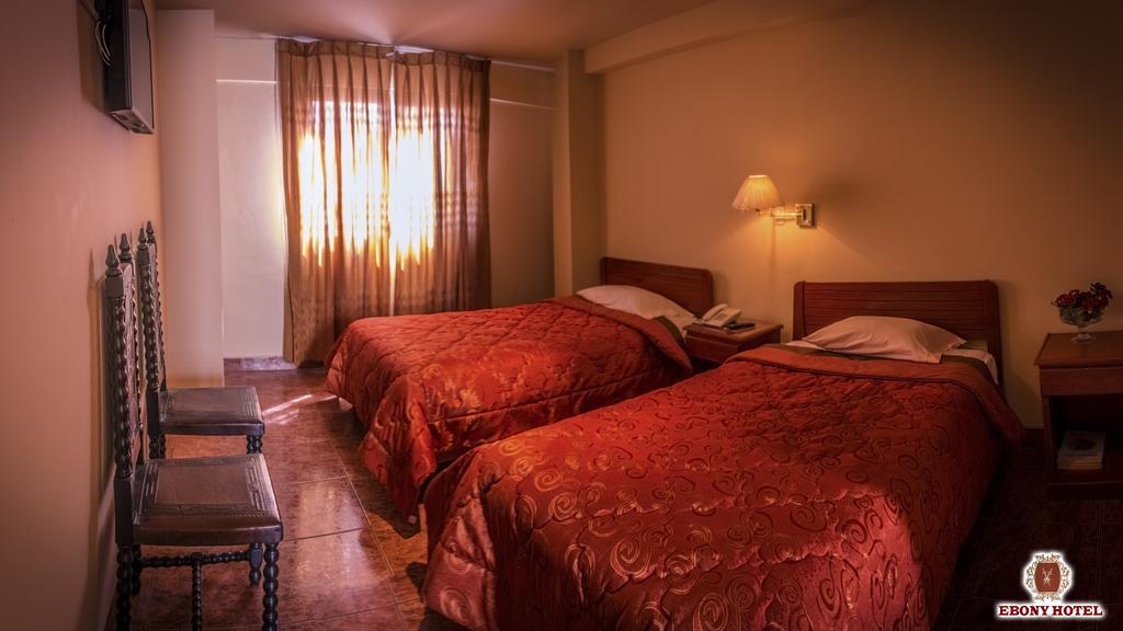 Ebony Hotel Уарас Екстер'єр фото