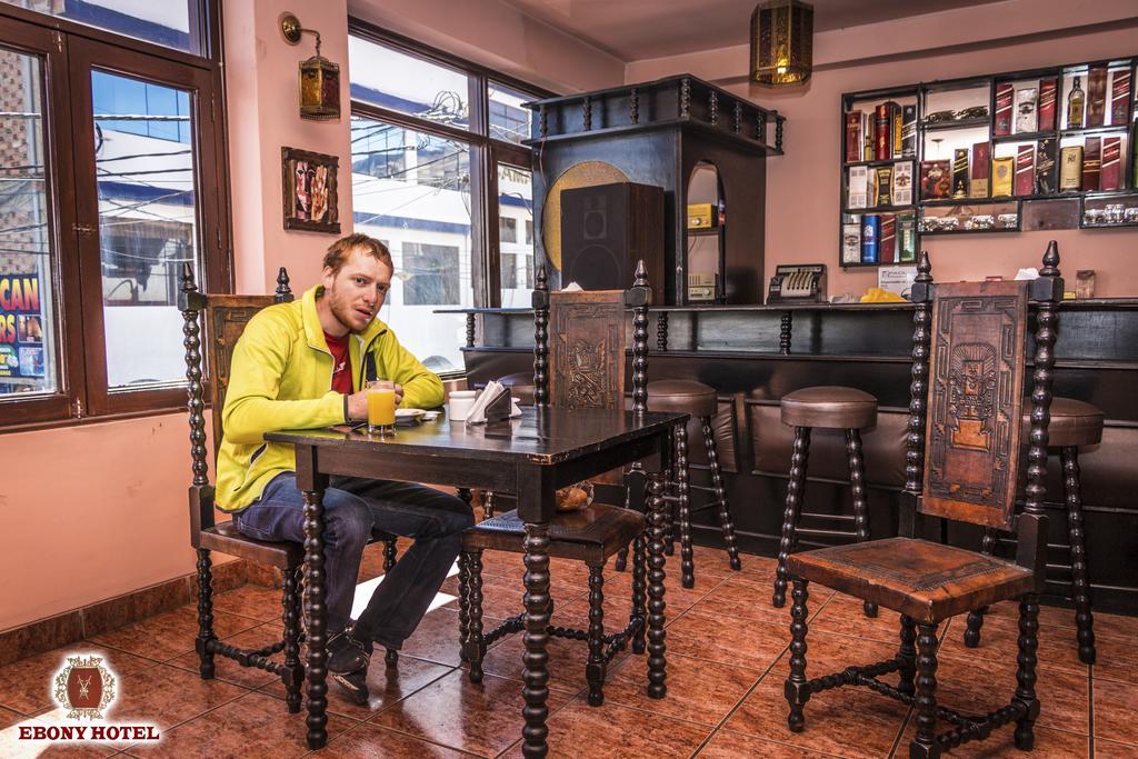 Ebony Hotel Уарас Екстер'єр фото