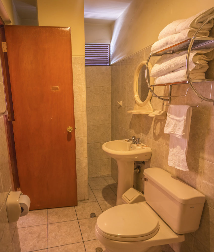 Ebony Hotel Уарас Екстер'єр фото